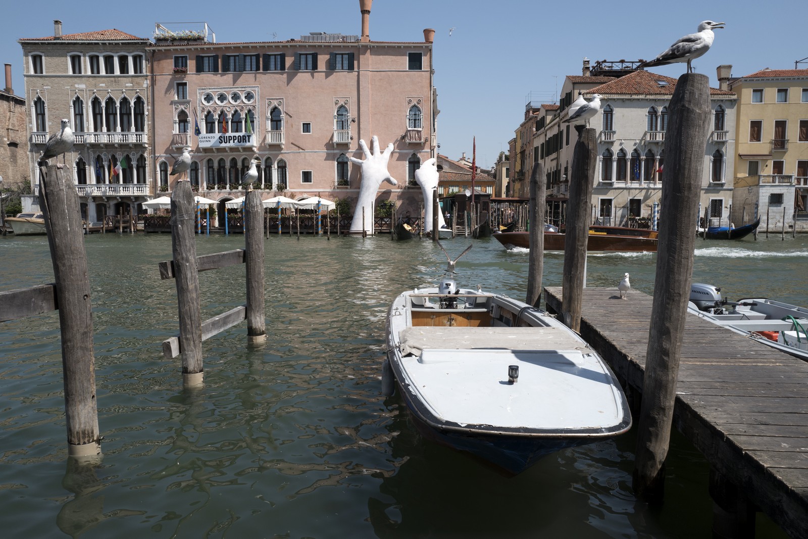 getting off here | venice | 2017