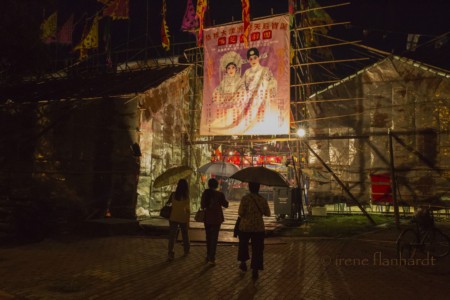 entrance to a chinese opera show on a rainy evening | 2016